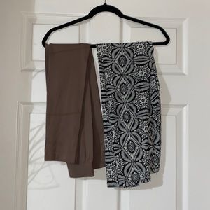 4 pairs women’s leggings. both one sized
